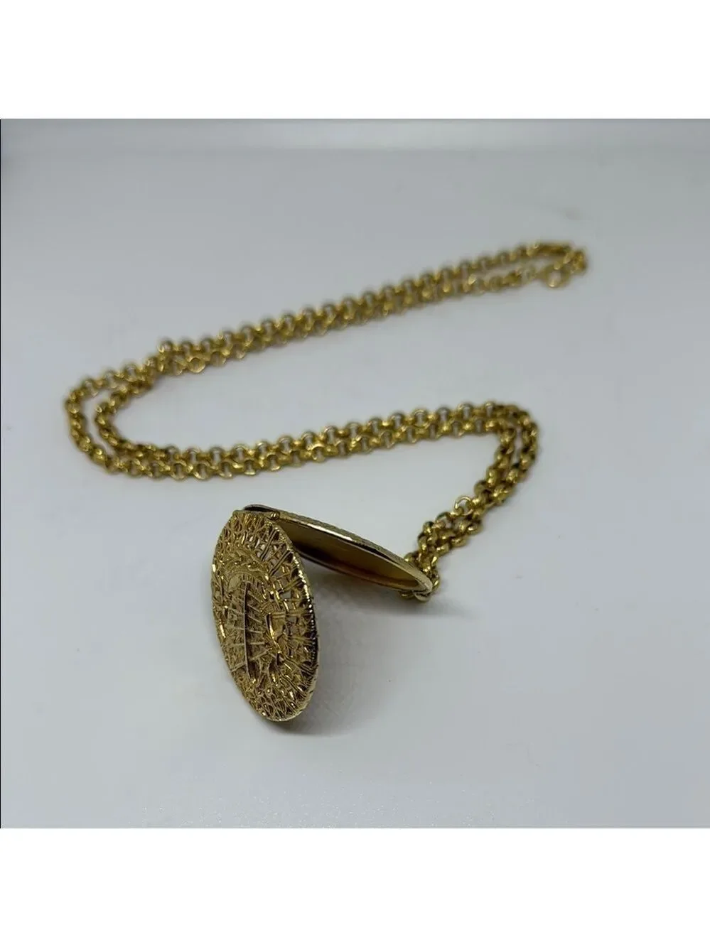 Elegant Gold Locket Necklace